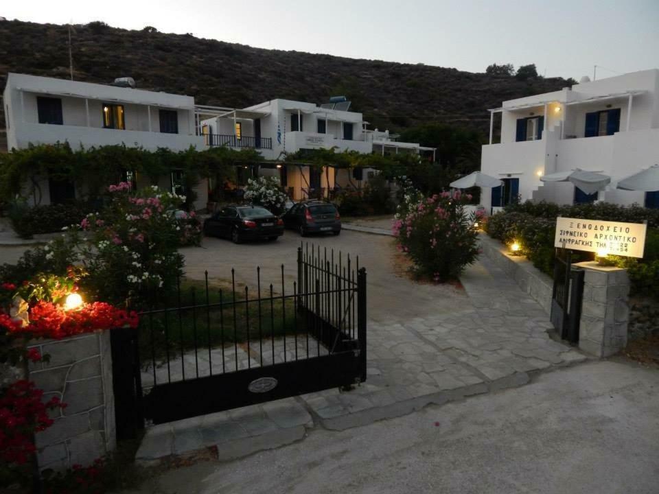 Sifneiko Arxontiko Hotel Fáros Buitenkant foto